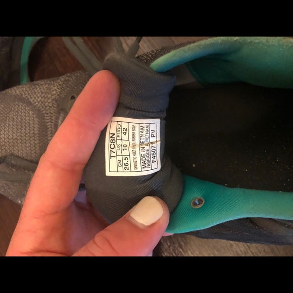 ASICS - Picture 2 of 2